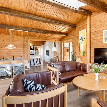 3 Bedroom Gorgeous In Semesterbostad *