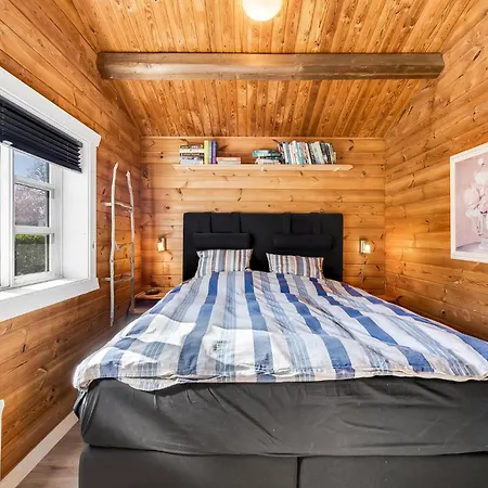 3 Bedroom Gorgeous In Semesterbostad *